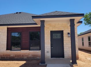 203 Hayes St #A/B, Mc Gregor, TX 76657