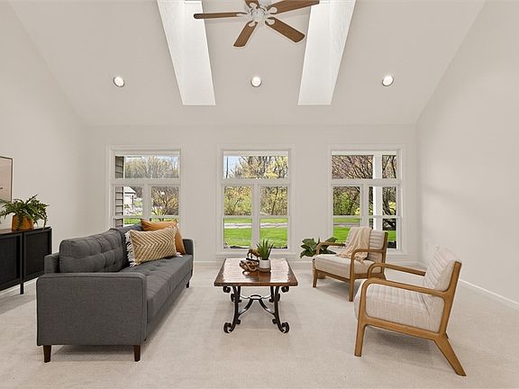 5th image of 7 Winding Country Ln