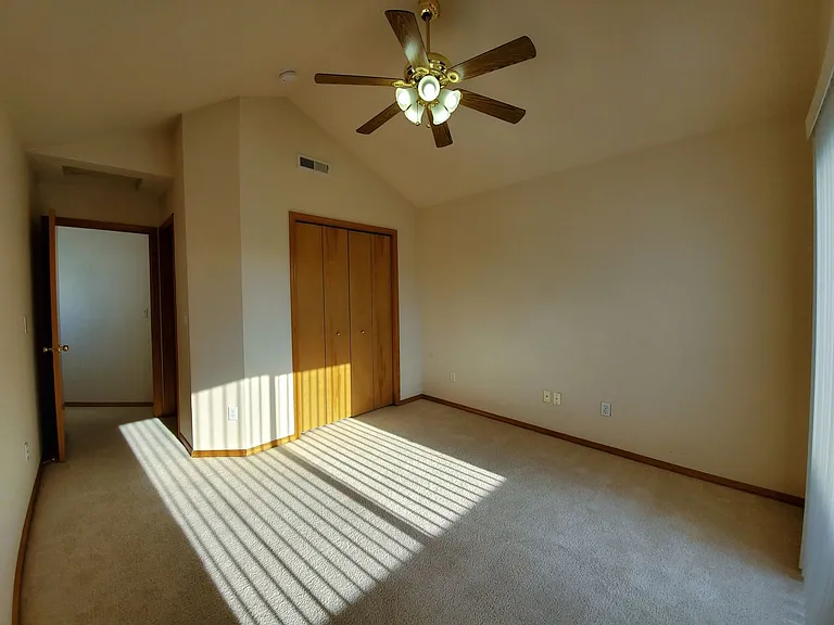427 Columbia Point Dr — Photo 13