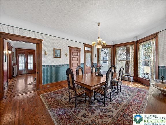 14th image of 231 Main St