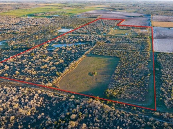 998 County Road 361, Gillett, TX 78116