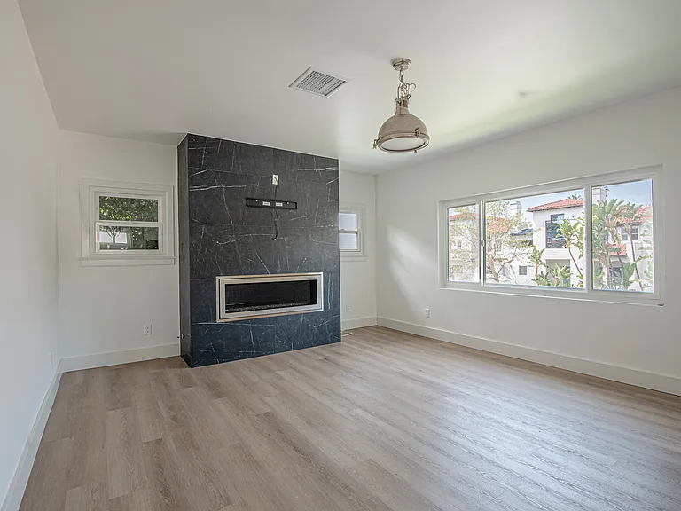1040 N Crescent Heights Blvd — Photo 18