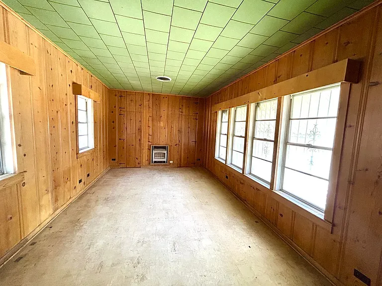 1627 Schley Ave — Photo 12