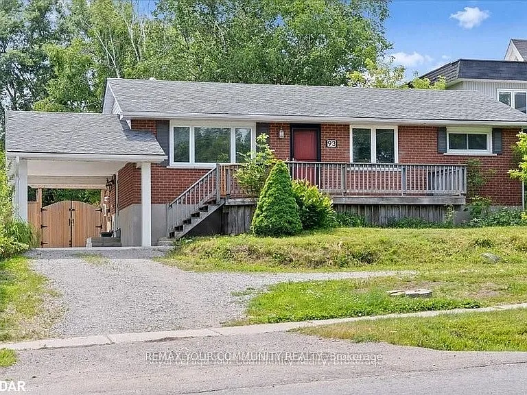 93 Westmount Dr S #LOWER — Photo 1