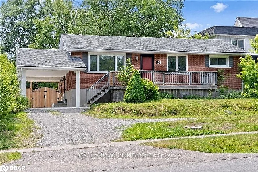 93 Westmount Dr S #LOWER