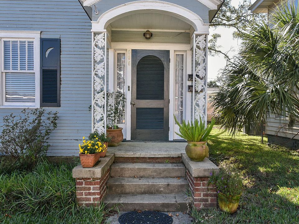 Approach to front door.