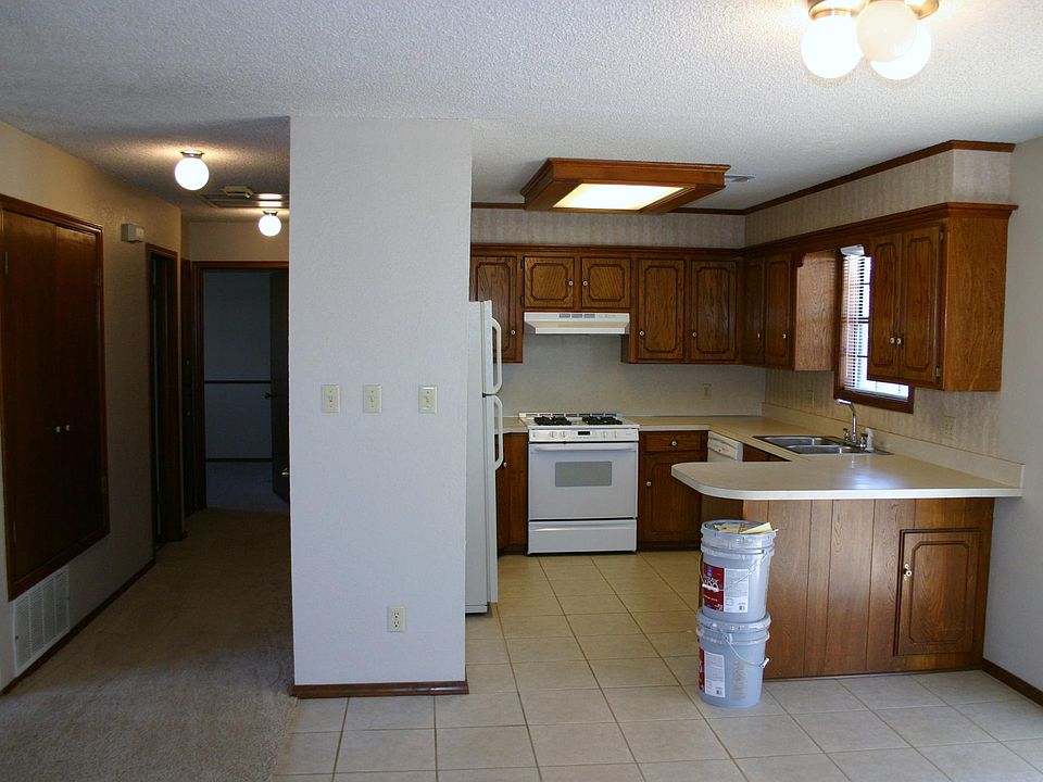 2nd image of 8 Crestwood Cir