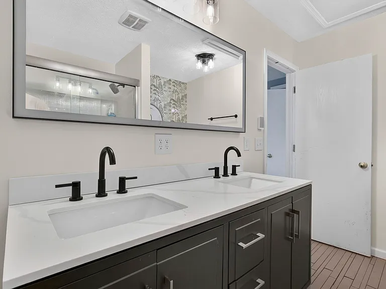 9166 Windy Creek Dr — Photo 17