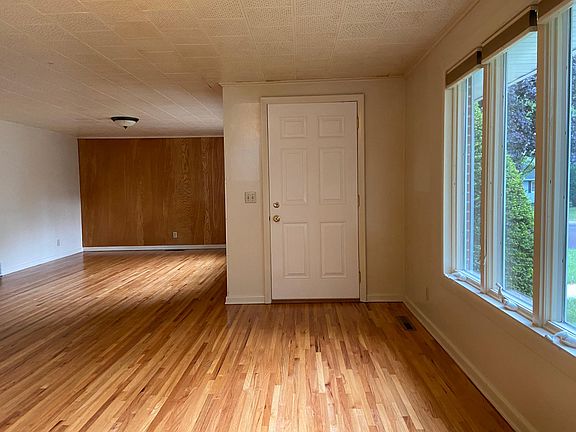 2nd image of 626 Hillcrest Ave