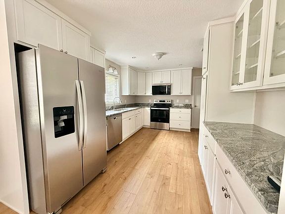 3rd image of 6804 Lake View Dr