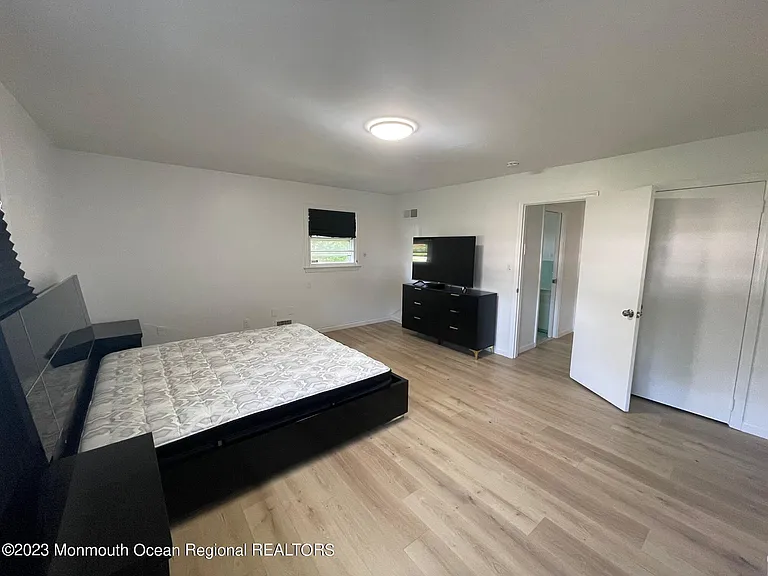 12 Greenbrier Rd — Photo 11