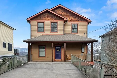 16 Grandview Dr