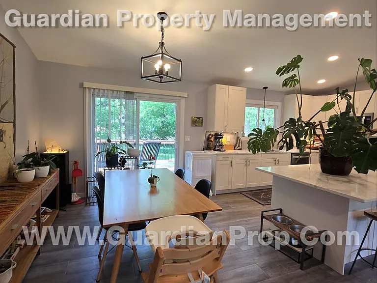 1445 Cherry Pl — Photo 4