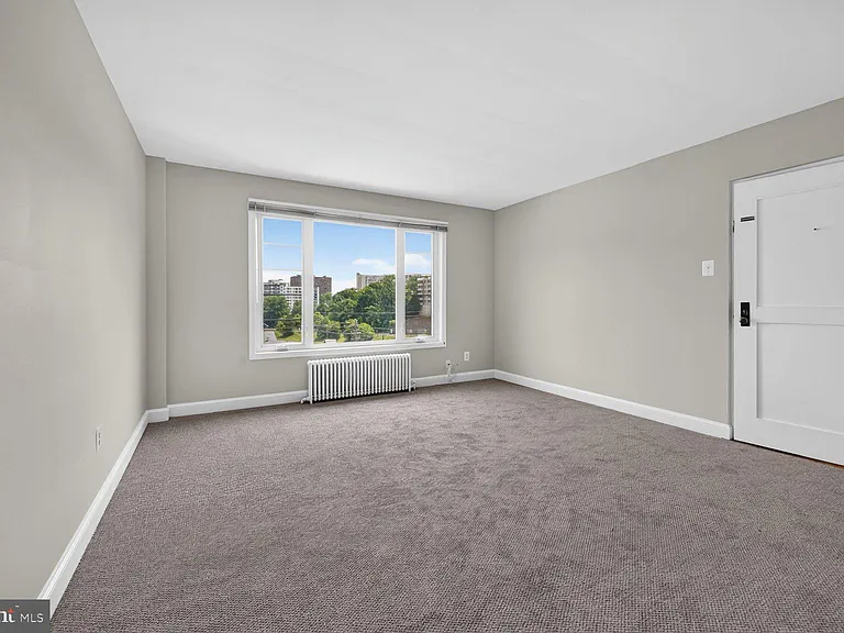 1410 N Quinn St #7 — Photo 3