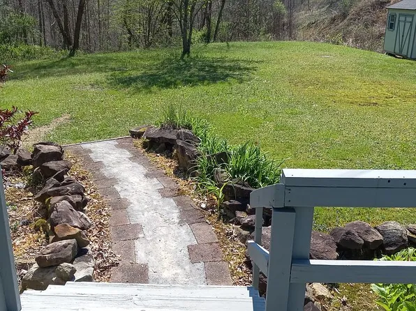 553 Big Valley Rd, Hyden, KY 41749