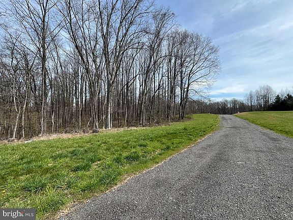 5th image of 8320 Hook Ln