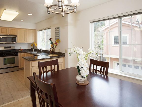 5th image of 1053 Helen Ave