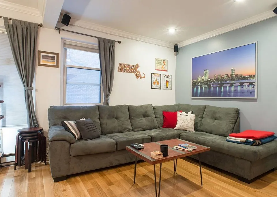 38 Charter St #2