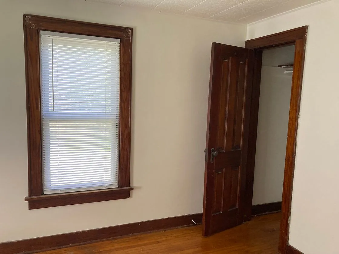 3 bed, 1000 sqft, $1,100 — Photo 4