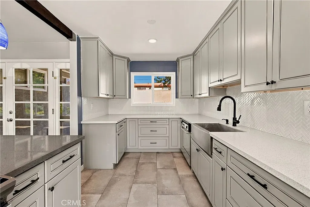 3 bed, 1383 sqft, $3,595 — Photo 3