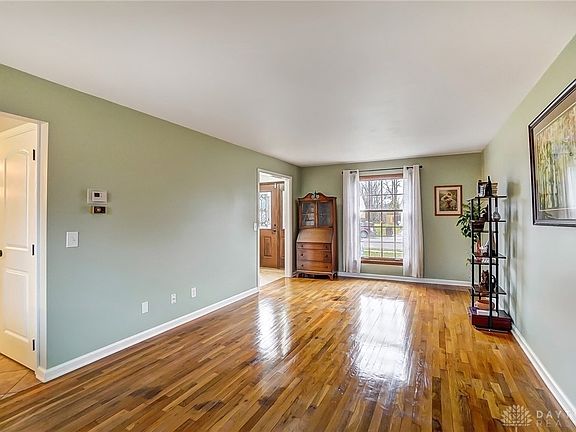 5th image of 7275 Pickway Dr