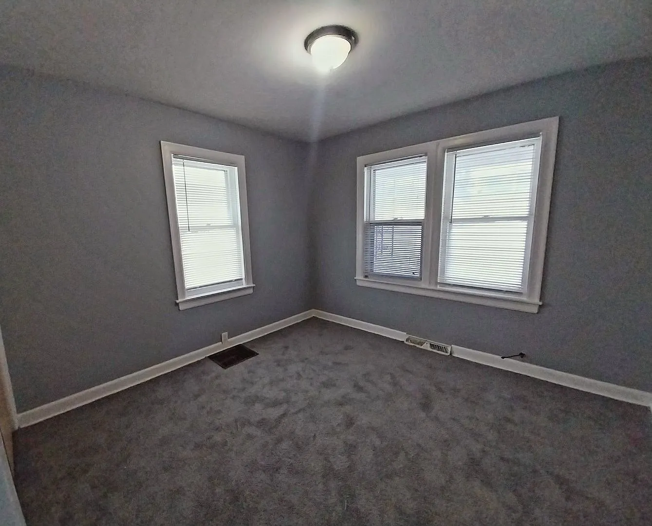 2 bed, 1 bath, basement, big yard — Photo 4
