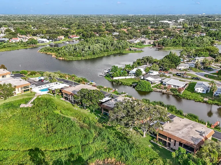 10192 Seminole Island Dr — Photo 32