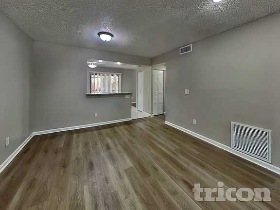 3rd image of 16128 Foxfire Dr