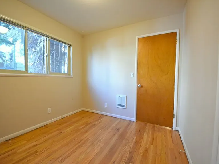 413 Belmont Ave E #D — Photo 13