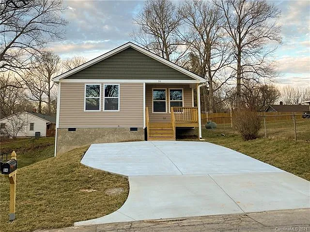 94 Fairview Ave — Photo 2