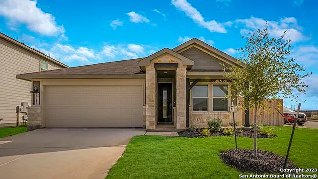 3 bed, 2.0 bath, 1973 sqft, $2,300 — Photo 1