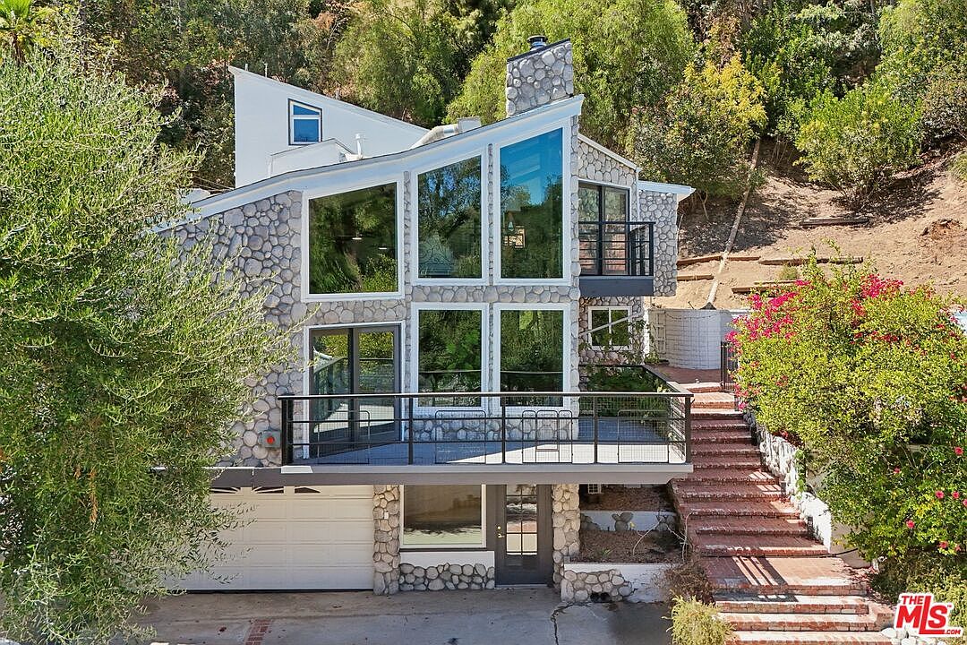 4631 Ensenada Dr — Woodland Hills Country Club
