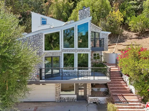 4631 Ensenada Dr, Woodland Hills, CA 91364