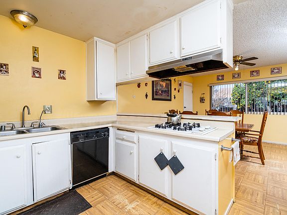 5th image of 876 Olympia Ave