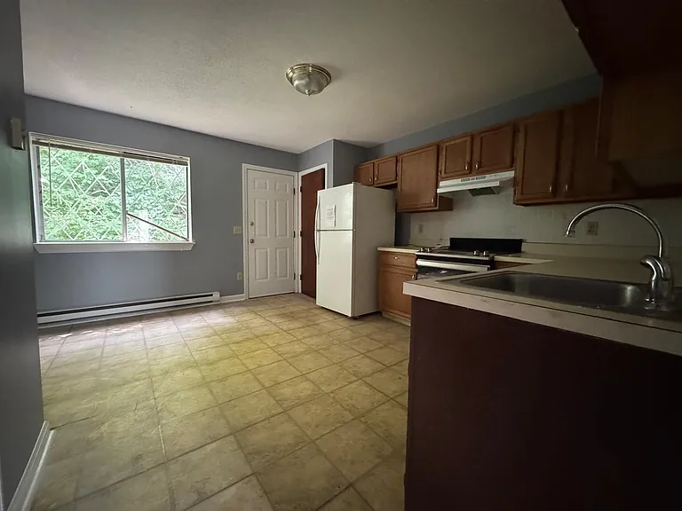 176-9 Lincoln St — Photo 14