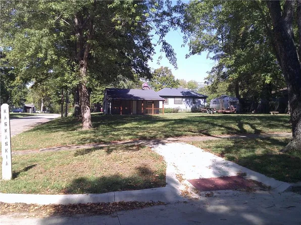 602 E Kaskaskia St, Paola, KS 66071