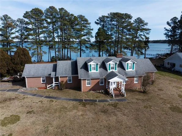 2406 Hallieford Rd, Hallieford, VA 23068