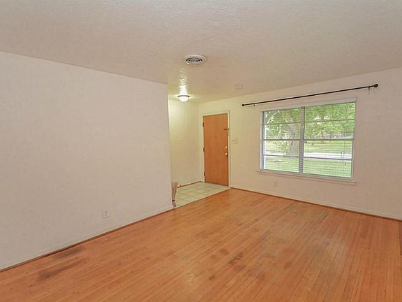 4th image of 2305 Coryell St