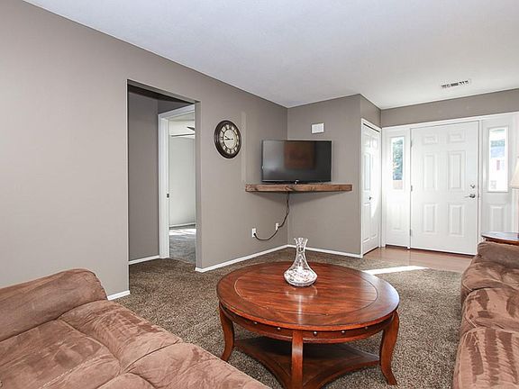 4th image of 126 Greenway Dr