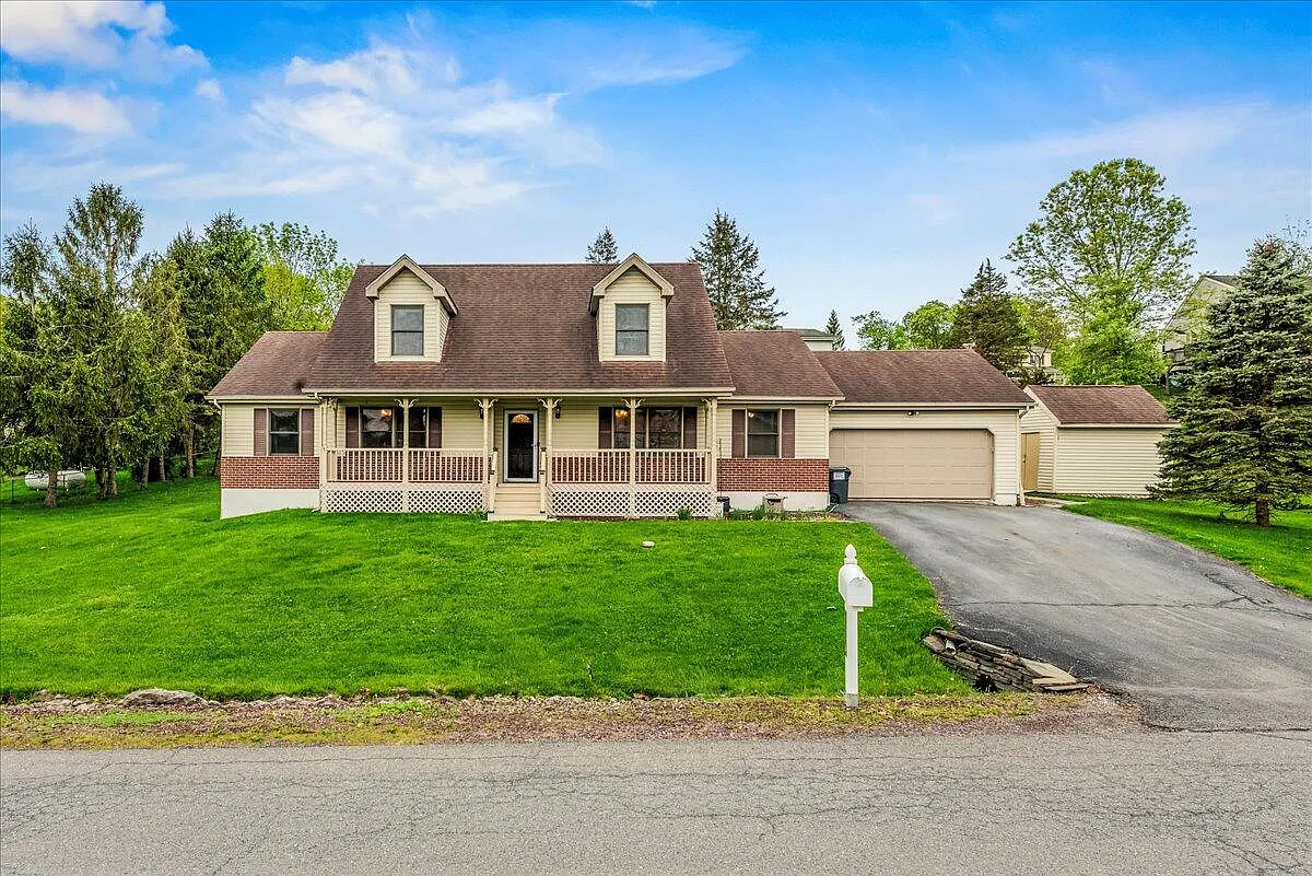 225 Northpark Dr W photo 1