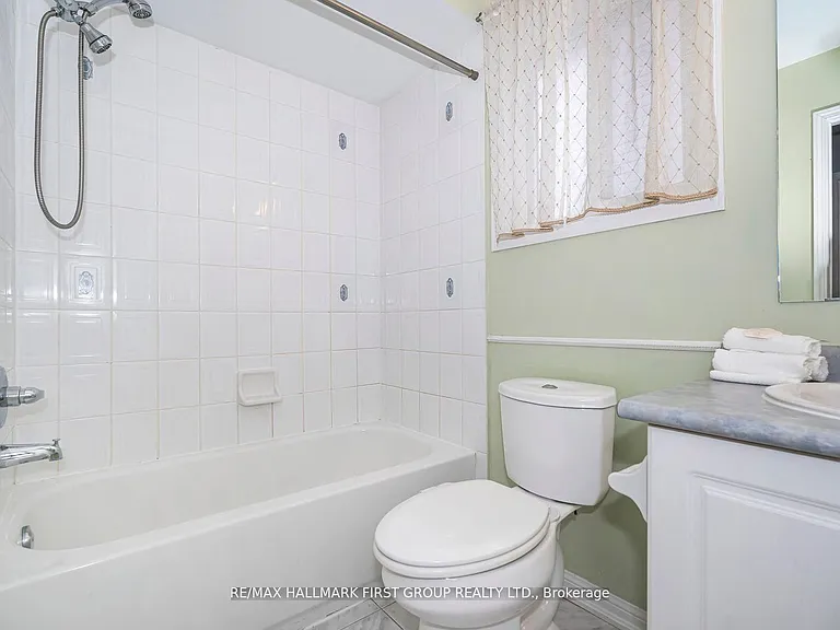 1636 Sarasota Cres — Photo 32
