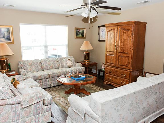3rd image of 1574 Southwick Dr