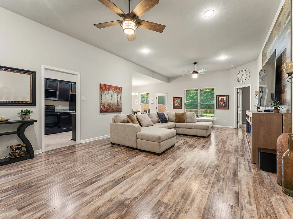 12172 Wilderness Run Dr