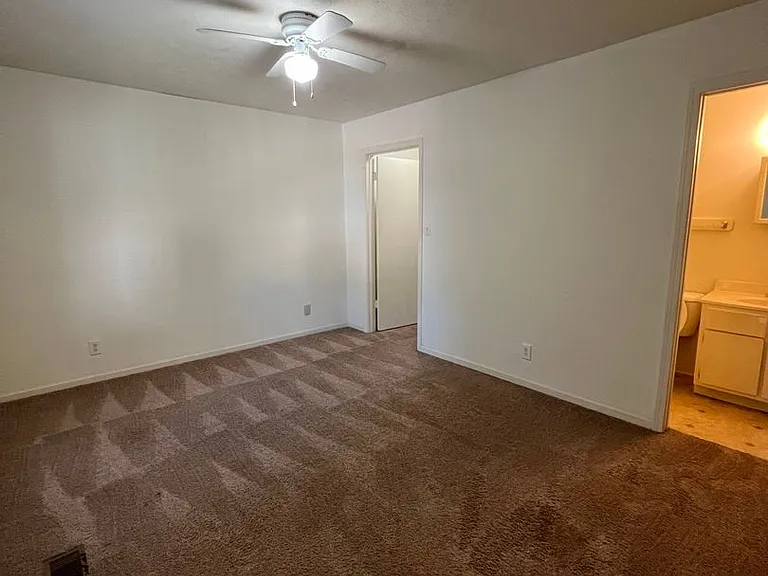 145 Herring St — Photo 8