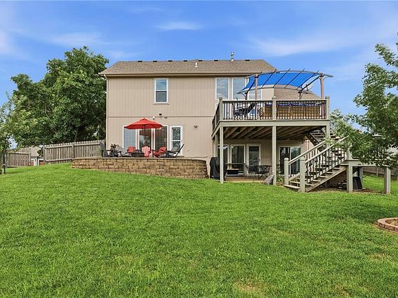 3rd image of 519 Holt Dr