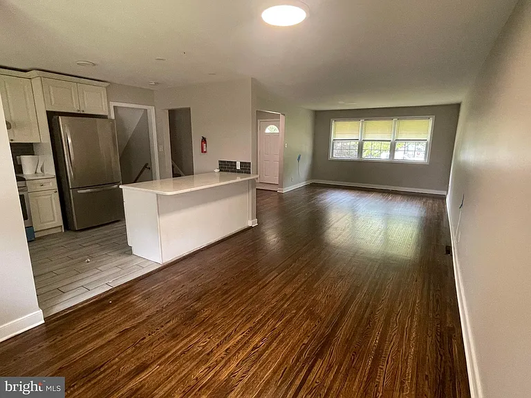 209 Maine Ave — Photo 6