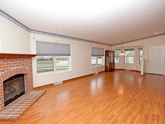 5th image of 200 Canterbury Way