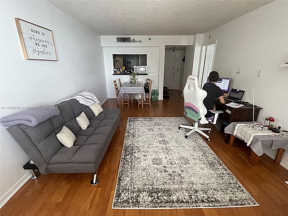 3rd image of 540 Brickell Key Dr APT 1425