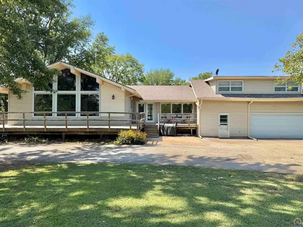 7482 Hilldale Rd S, Ozawkie, KS 66070