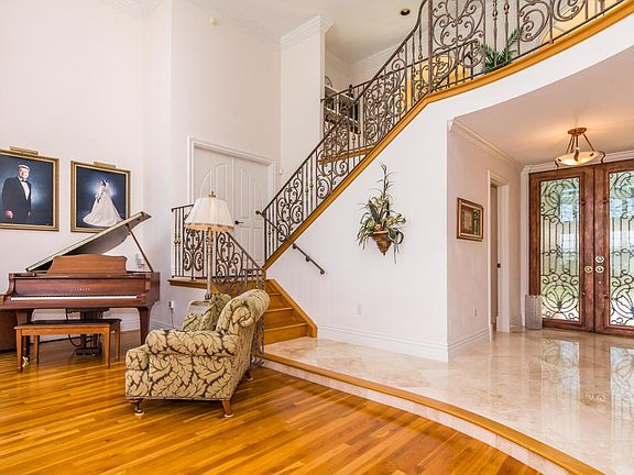 4th image of 1523 Oak Forest Dr